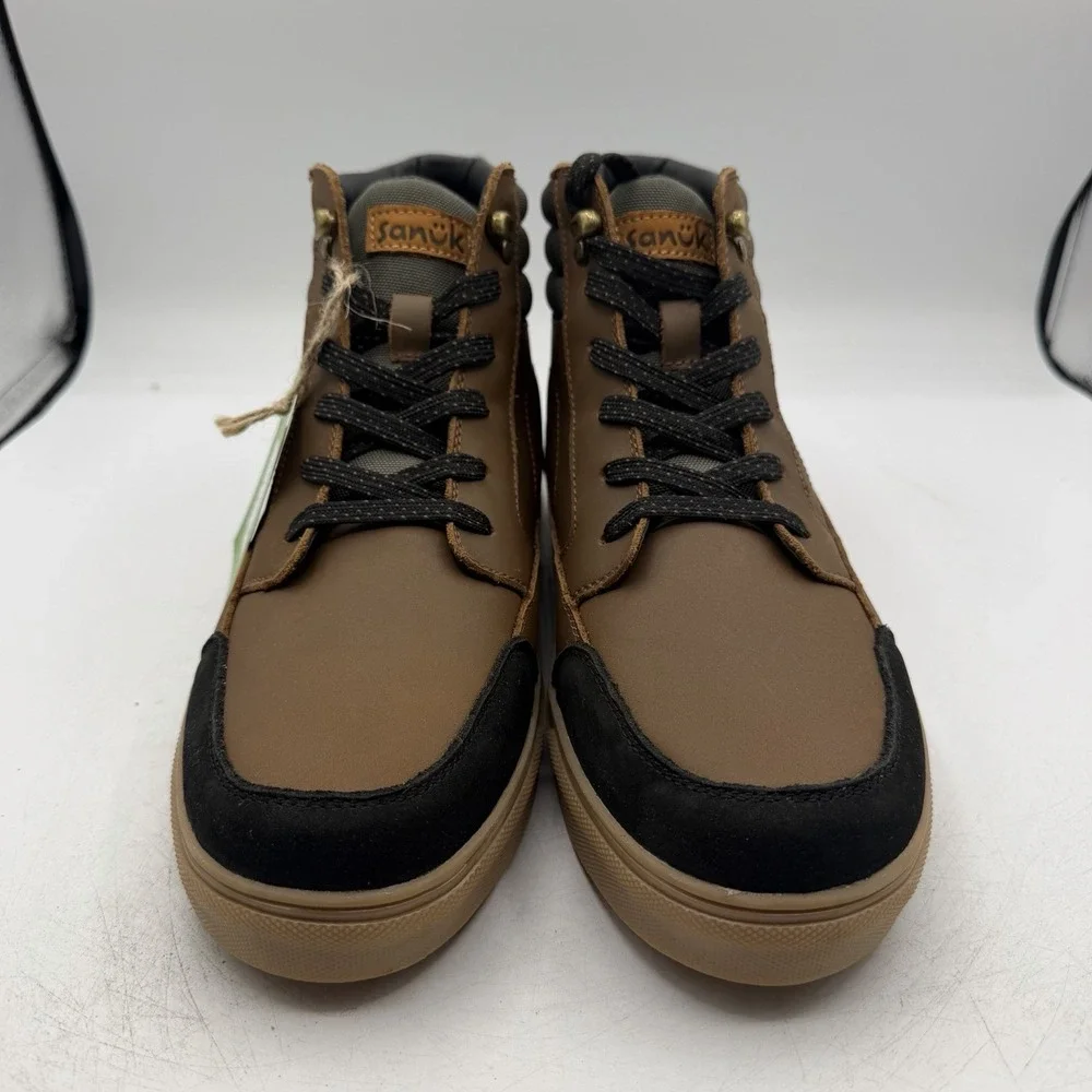 Sanuk post up